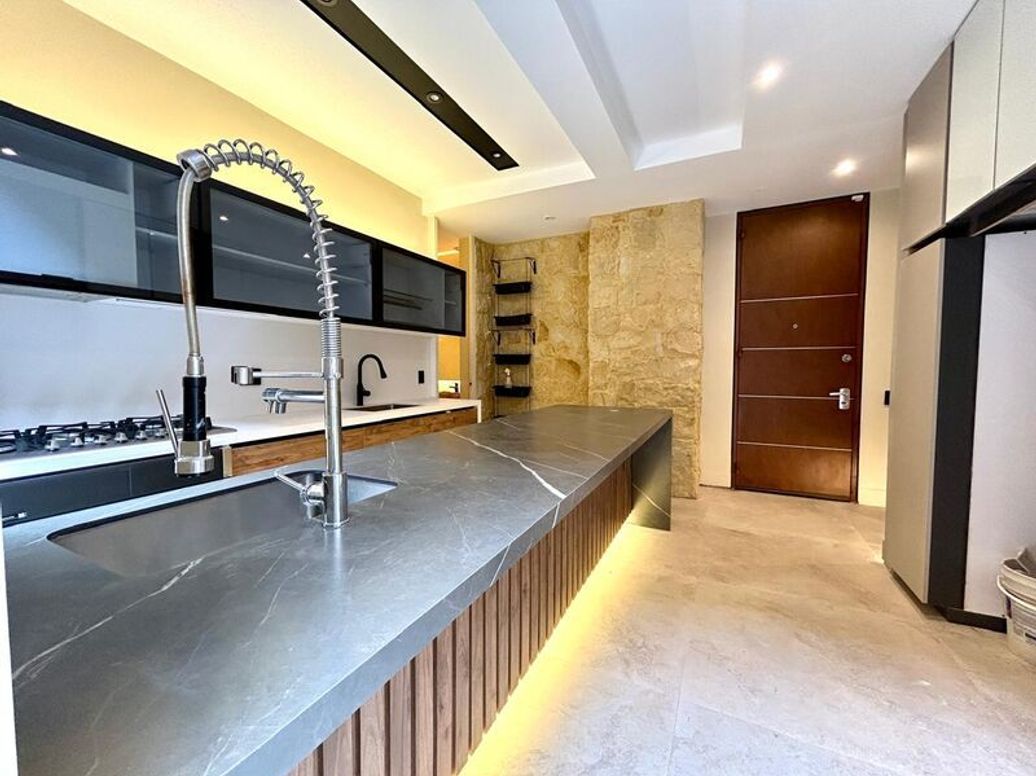 Apartamento de 2 alcobas en venta en El Refugio, Bogotá, 157 m² · foto 3 de 20