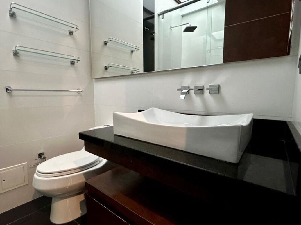 Apartamento de 2 alcobas en venta en El Refugio, Bogotá, 157 m² · foto 13 de 20