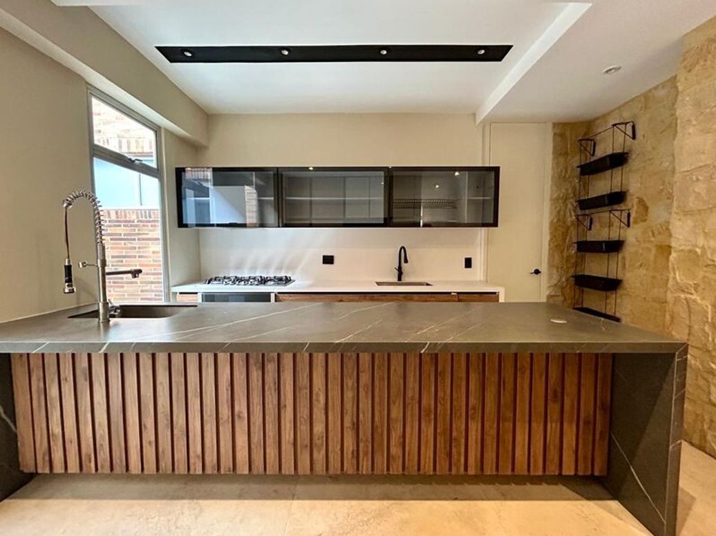 Apartamento de 2 alcobas en venta en El Refugio, Bogotá, 157 m² · foto 4 de 20
