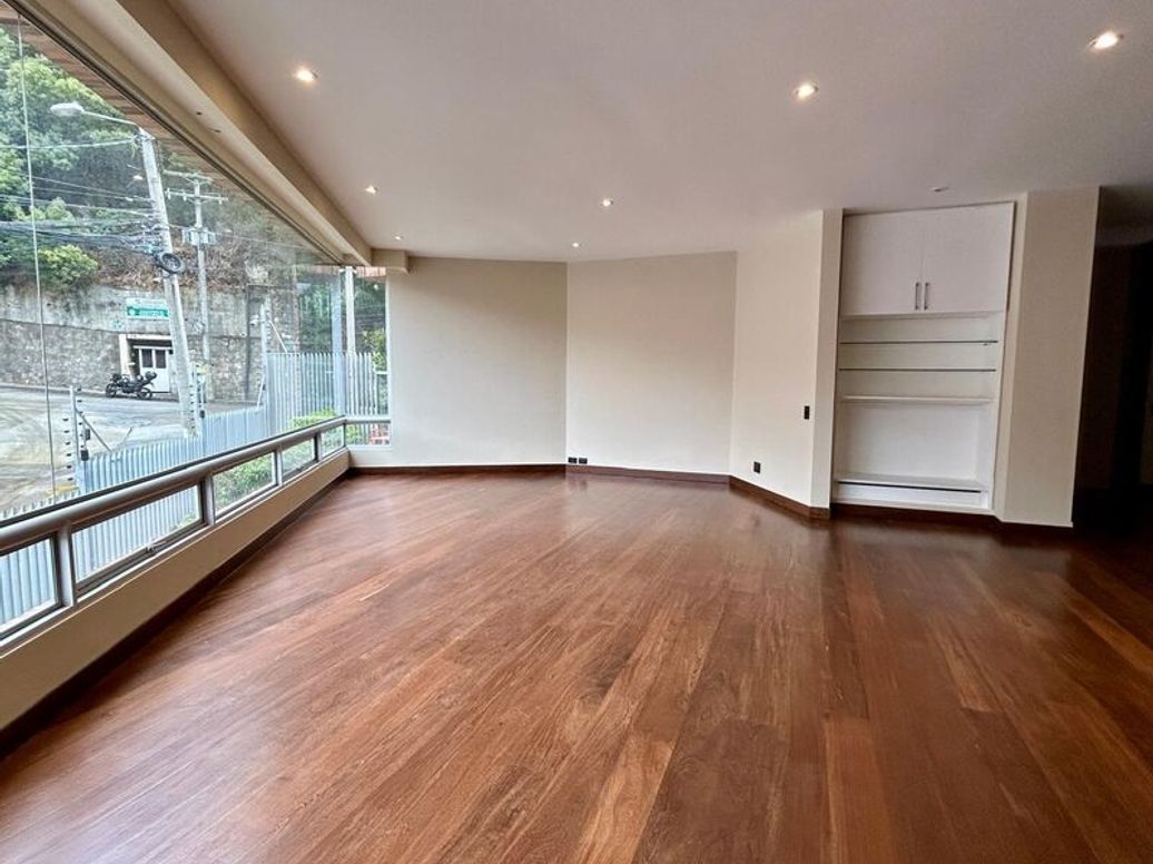 Apartamento de 2 alcobas en venta en El Refugio, Bogotá, 157 m² · foto 7 de 20