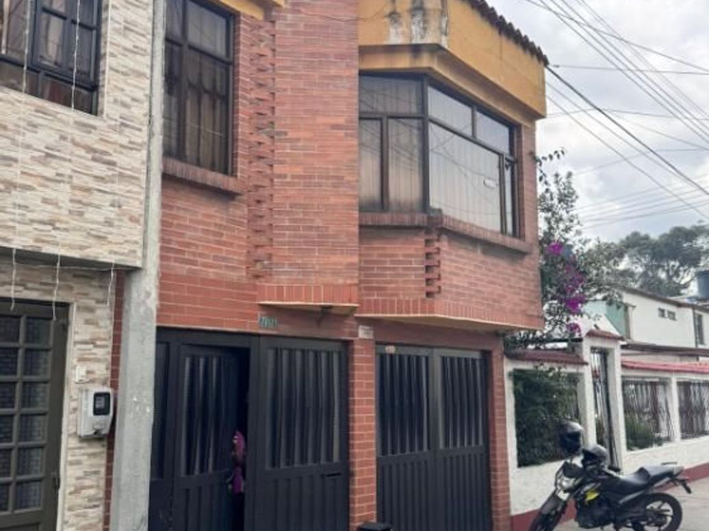 Casa de 4 alcobas en venta en Villas Del Madrigal, Bogotá, 250 m² · foto 2 de 12
