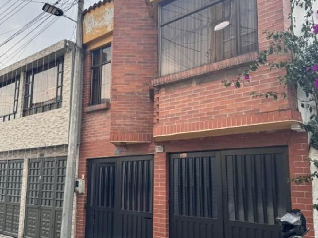 Casa de 4 alcobas en venta en Villas Del Madrigal, Bogotá, 250 m² · foto 3 de 12