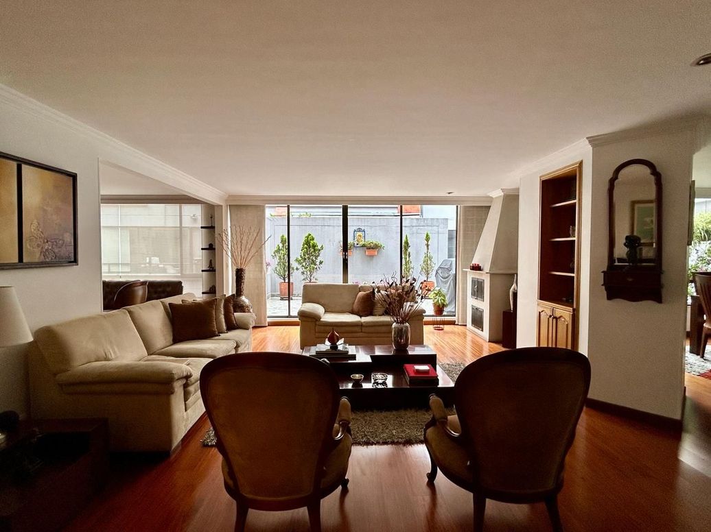 Apartamento de 3 alcobas en venta en Santa Barbara Occidental, Bogotá, 245 m² · foto 6 de 20