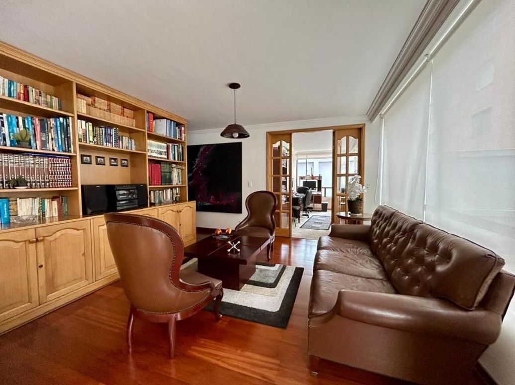 Apartamento de 3 alcobas en venta en Santa Barbara Occidental, Bogotá, 245 m² · foto 12 de 20