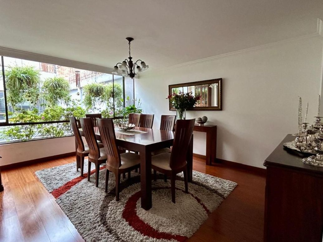 Apartamento de 3 alcobas en venta en Santa Barbara Occidental, Bogotá, 245 m² · foto 7 de 20