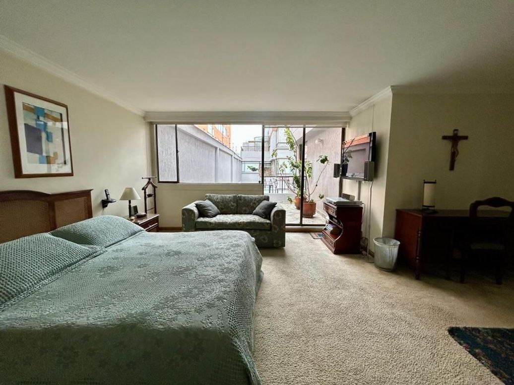 Apartamento de 3 alcobas en venta en Santa Barbara Occidental, Bogotá, 245 m² · foto 16 de 20