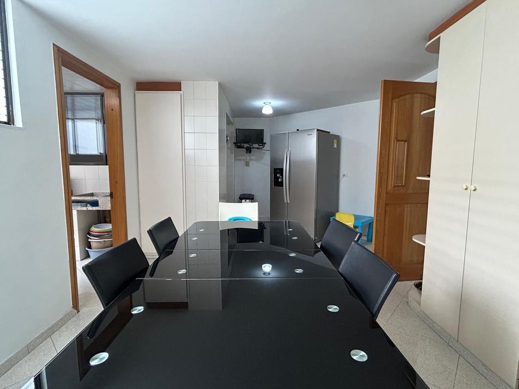 Apartamento de 3 alcobas en venta en Santa Barbara Occidental, Bogotá, 245 m² · foto 10 de 20