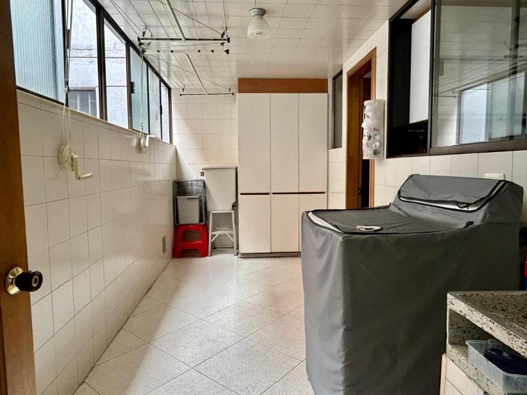 Apartamento de 3 alcobas en venta en Santa Barbara Occidental, Bogotá, 245 m² · foto 11 de 20