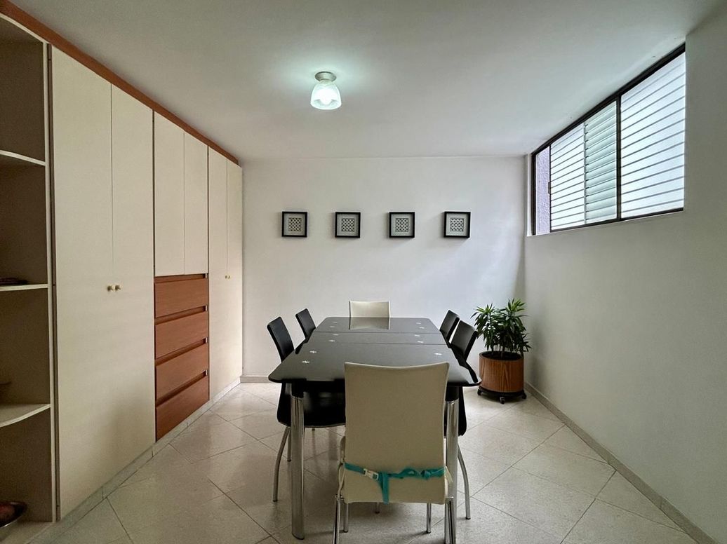 Apartamento de 3 alcobas en venta en Santa Barbara Occidental, Bogotá, 245 m² · foto 9 de 20