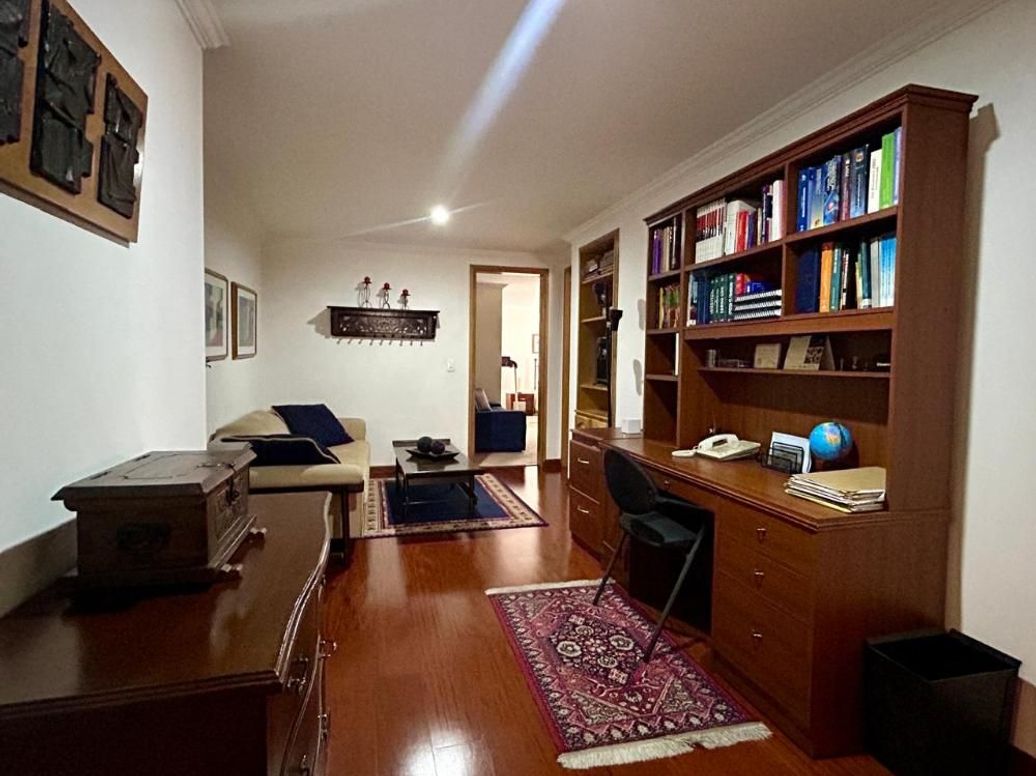 Apartamento de 3 alcobas en venta en Santa Barbara Occidental, Bogotá, 245 m² · foto 15 de 20