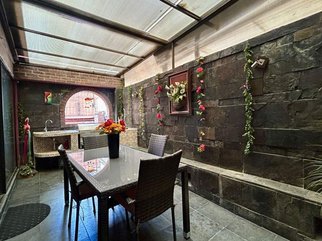Casa de 3 alcobas en venta en Santa Bibiana, Bogotá, 289 m² · foto 2 de 20