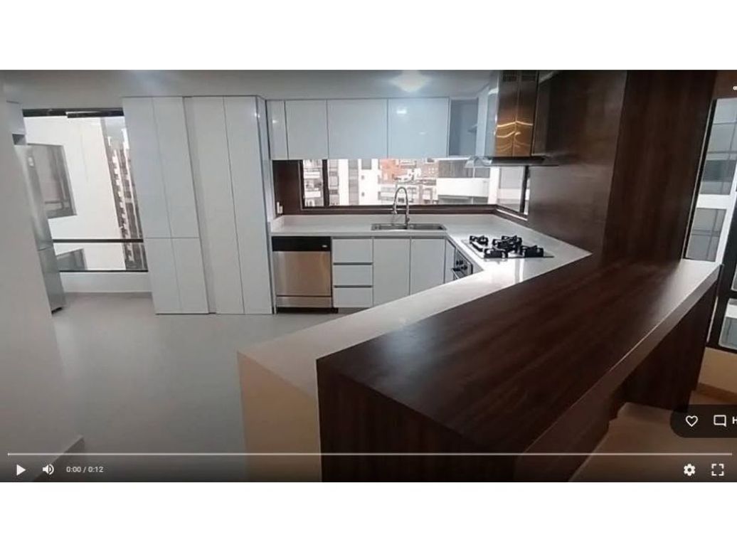 Apartamento de 4 alcobas en venta en Santa Barbara Central, Bogotá, 257 m² · foto 3 de 14
