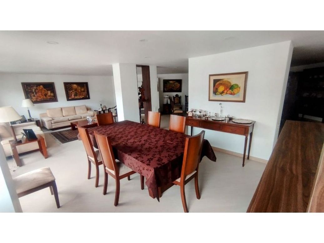 Apartamento de 4 alcobas en venta en Santa Barbara Central, Bogotá, 257 m² · foto 5 de 14
