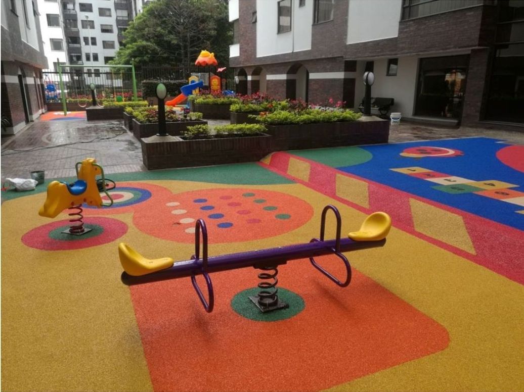 Apartamento de 4 alcobas en venta en Santa Barbara Central, Bogotá, 257 m² · foto 12 de 14