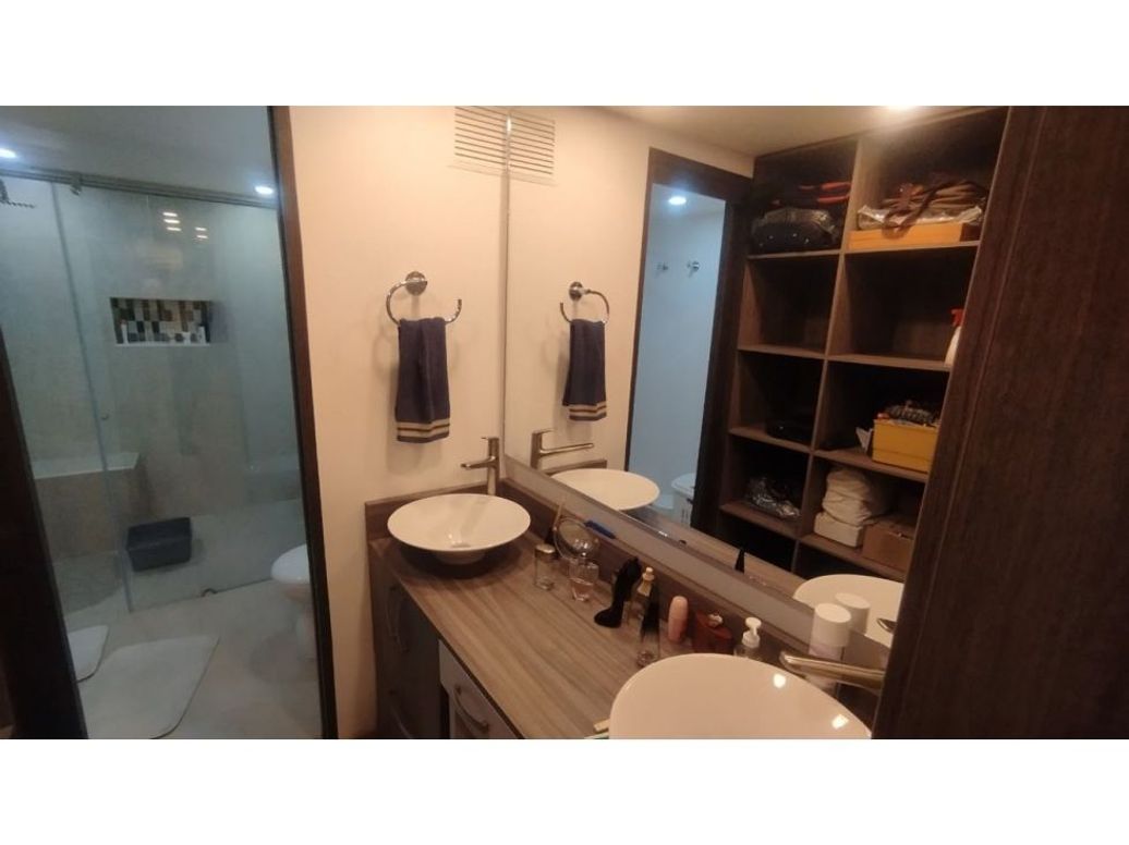 Apartamento de 4 alcobas en venta en Santa Barbara Central, Bogotá, 257 m² · foto 10 de 14