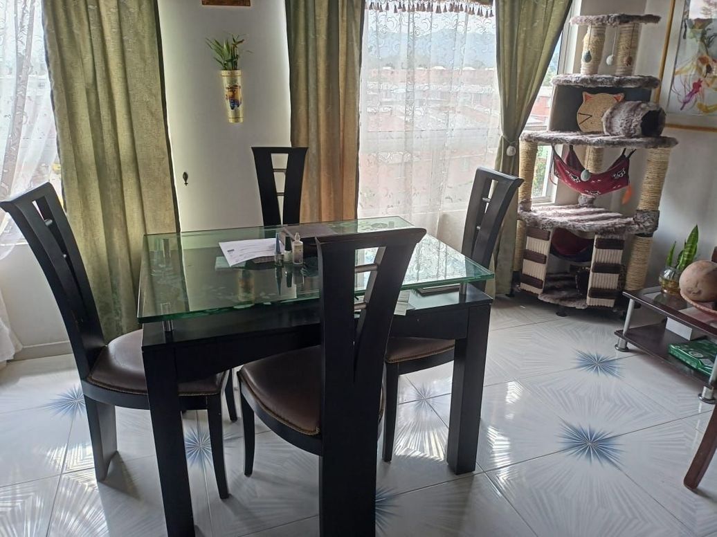 Casa de 6 alcobas en venta en Tibabuyes, Bogotá, 300 m² · foto 2 de 10