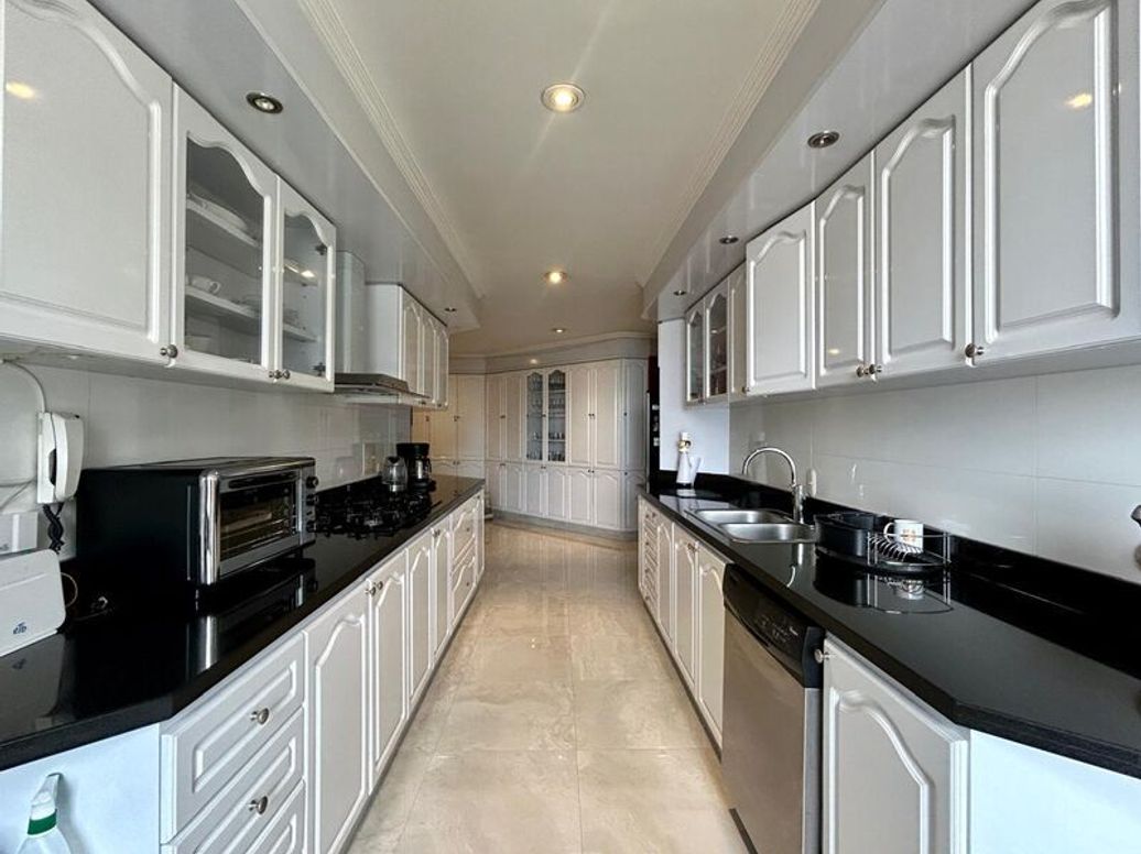 Apartamento de 4 alcobas en venta en El Refugio, Bogotá, 356 m² · foto 11 de 20