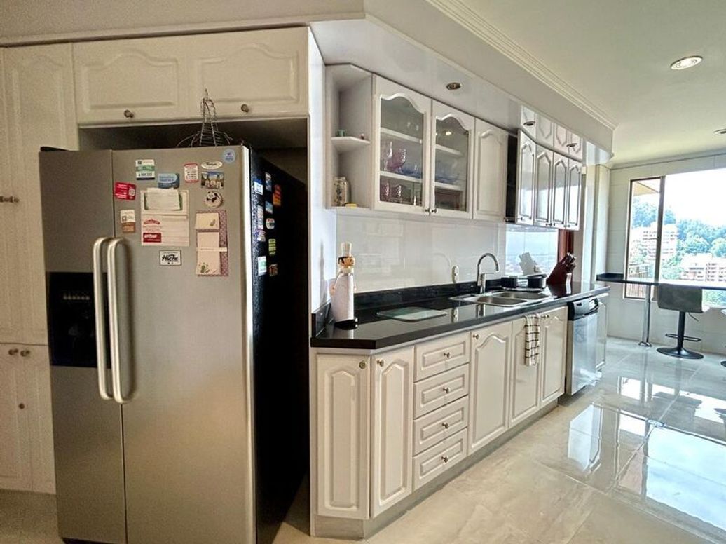 Apartamento de 4 alcobas en venta en El Refugio, Bogotá, 356 m² · foto 13 de 20