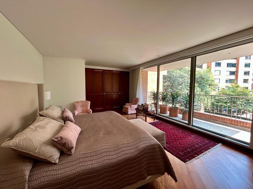 Apartamento de 4 alcobas en venta en El Refugio, Bogotá, 356 m² · foto 19 de 20