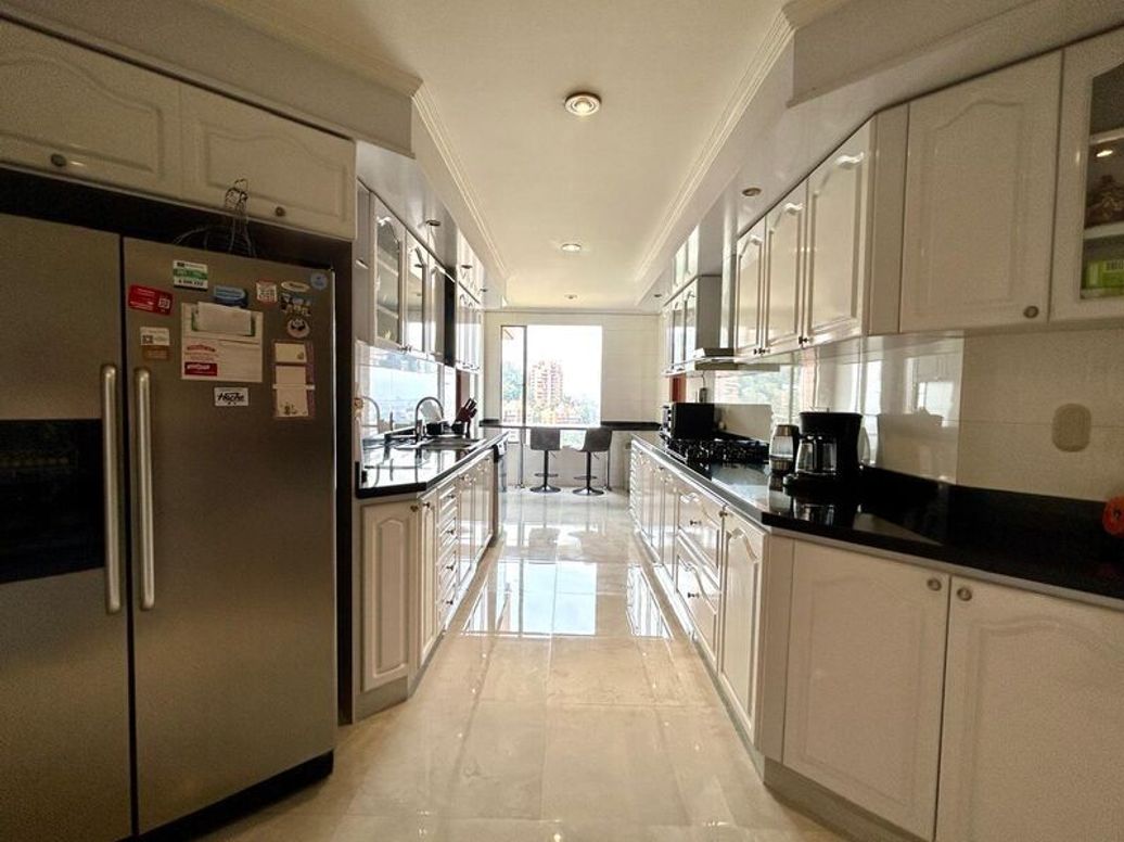 Apartamento de 4 alcobas en venta en El Refugio, Bogotá, 356 m² · foto 12 de 20