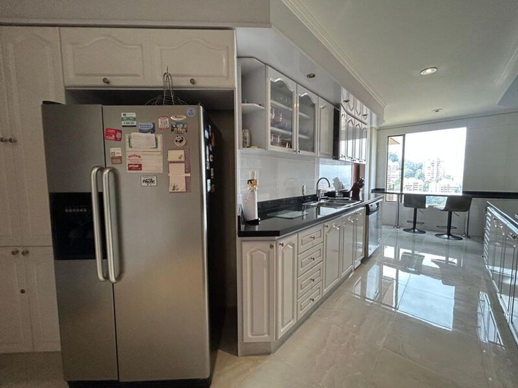 Apartamento de 4 alcobas en venta en El Refugio, Bogotá, 356 m² · foto 15 de 20