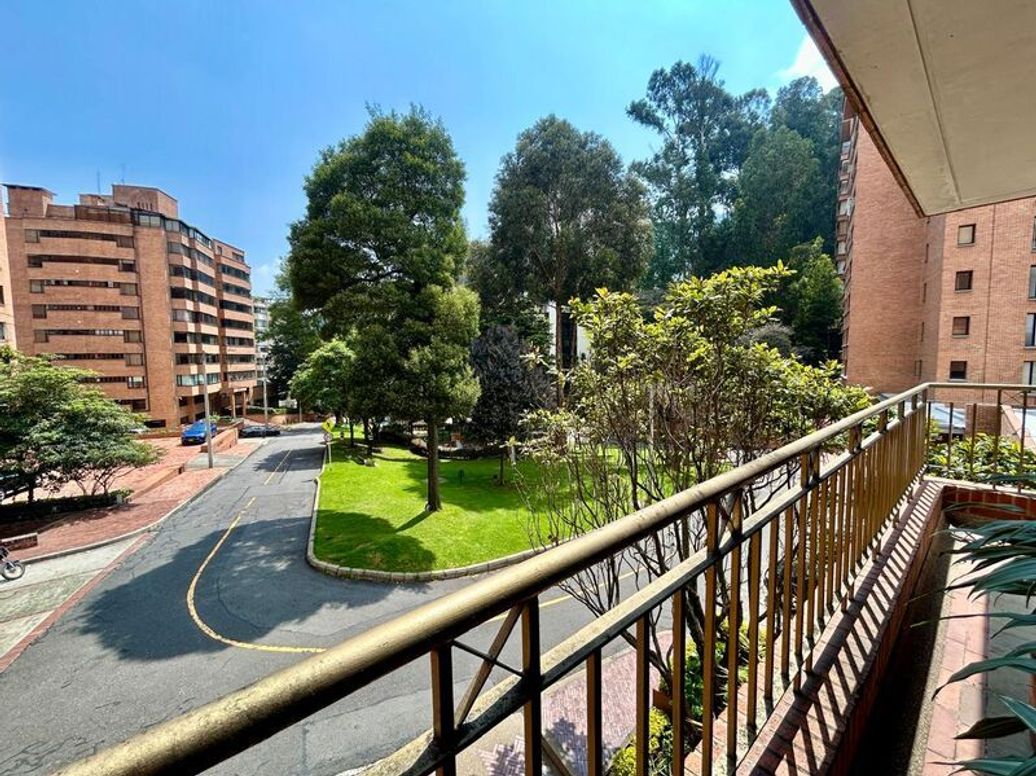 Apartamento de 4 alcobas en venta en El Refugio, Bogotá, 356 m² · foto 20 de 20