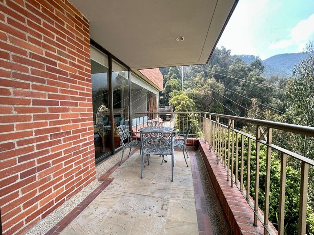 Apartamento de 4 alcobas en venta en El Refugio, Bogotá, 356 m² · foto 2 de 20