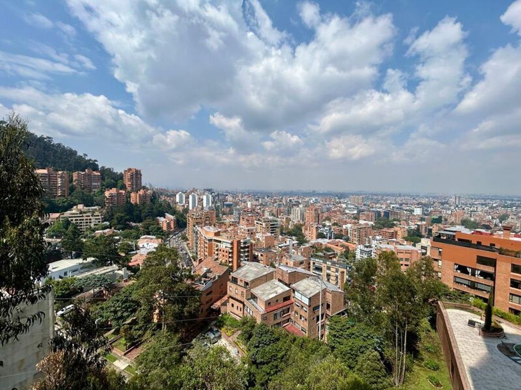 Apartamento de 4 alcobas en venta en El Refugio, Bogotá, 356 m² · foto 3 de 20