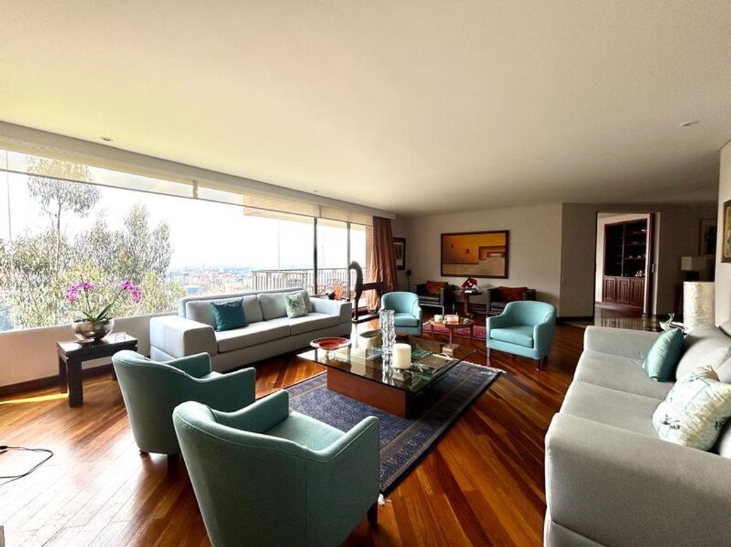 Apartamento de 4 alcobas en venta en El Refugio, Bogotá, 356 m² · foto 5 de 20