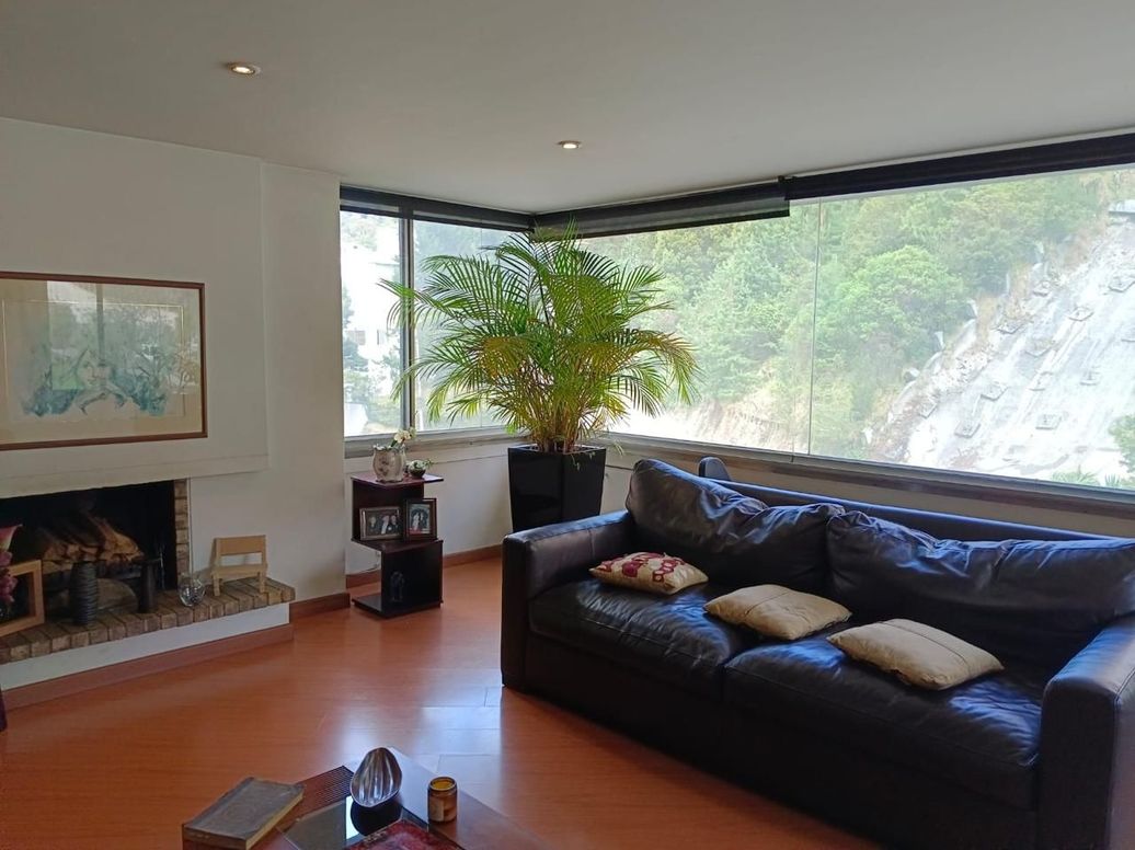 Apartamento de 3 alcobas en venta en El Refugio, Bogotá, 133 m² · foto 8 de 20