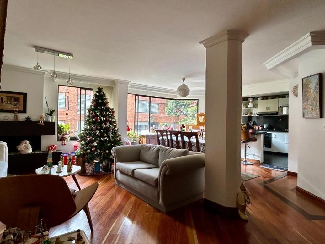 Apartamento de 3 alcobas en venta en Santa Barbara Occidental, Bogotá, 109 m² · foto 2 de 20