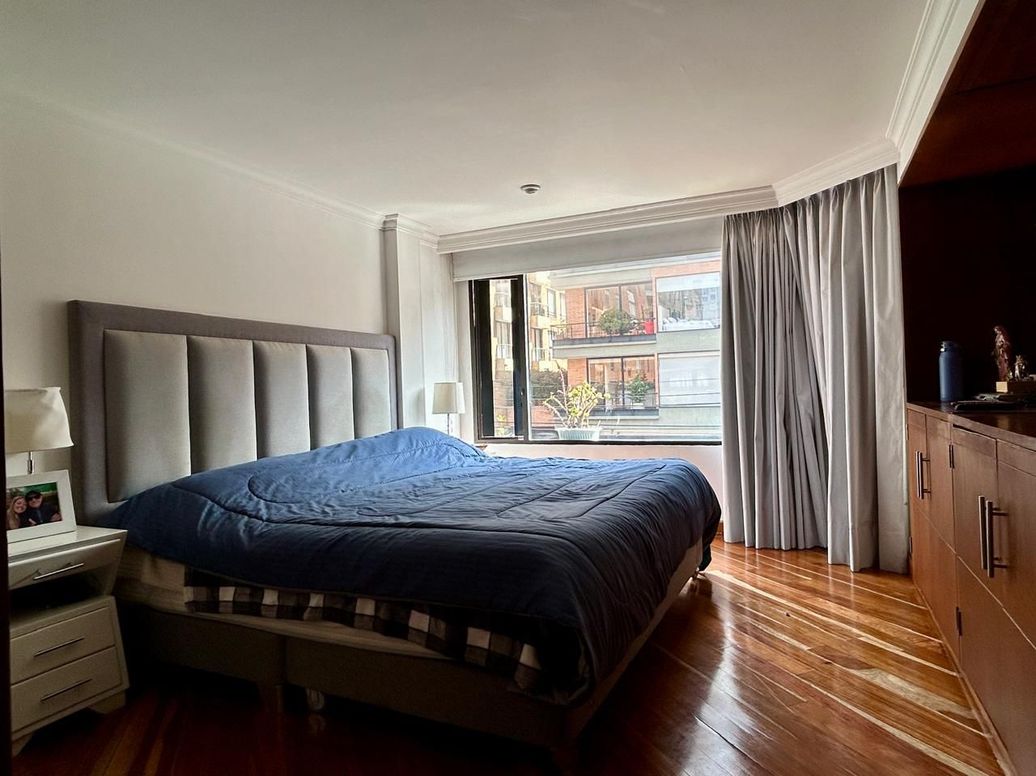Apartamento de 3 alcobas en venta en Santa Barbara Occidental, Bogotá, 109 m² · foto 12 de 20