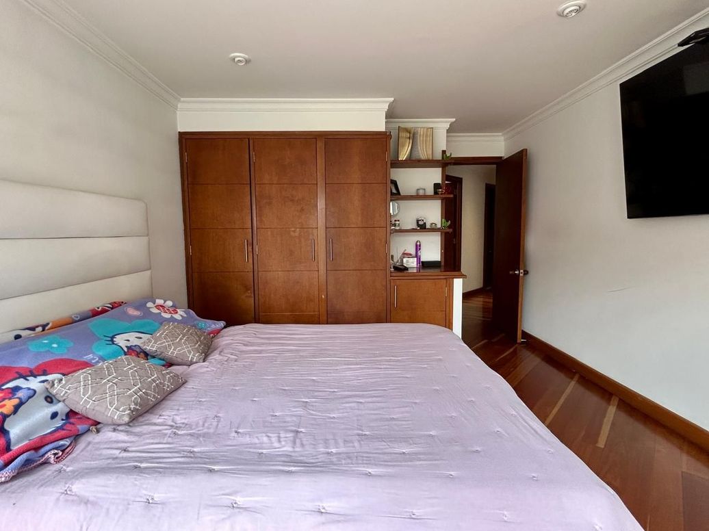 Apartamento de 3 alcobas en venta en Santa Barbara Occidental, Bogotá, 109 m² · foto 16 de 20