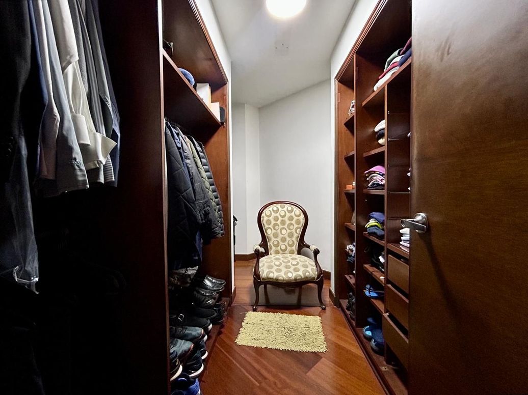 Apartamento de 3 alcobas en venta en San Patricio, Bogotá, 206 m² · foto 16 de 20