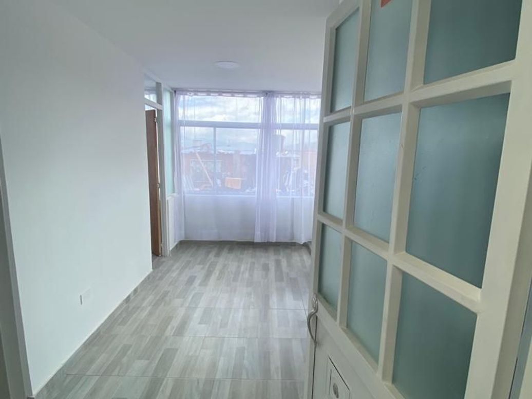 Casa de 6 alcobas en venta en Brasil, Bogotá, 360 m² · foto 10 de 12