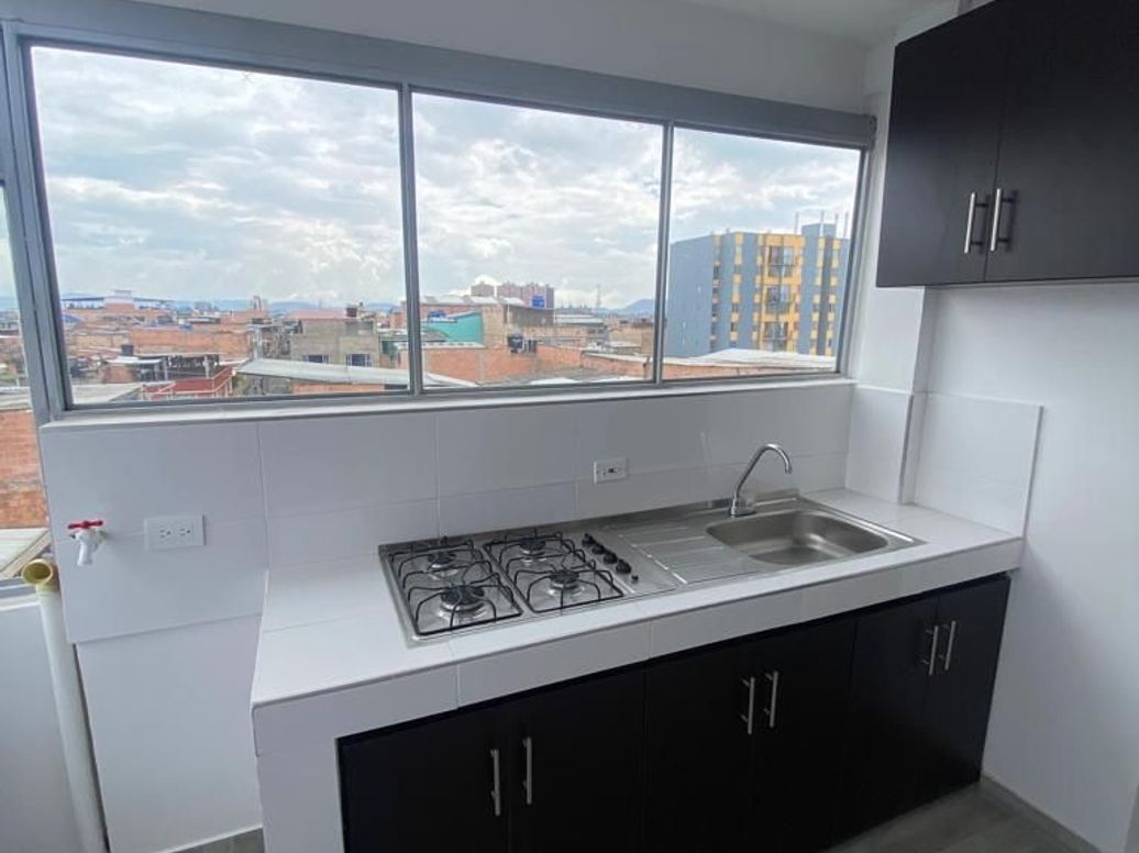 Casa de 6 alcobas en venta en Brasil, Bogotá, 360 m² · foto 5 de 12