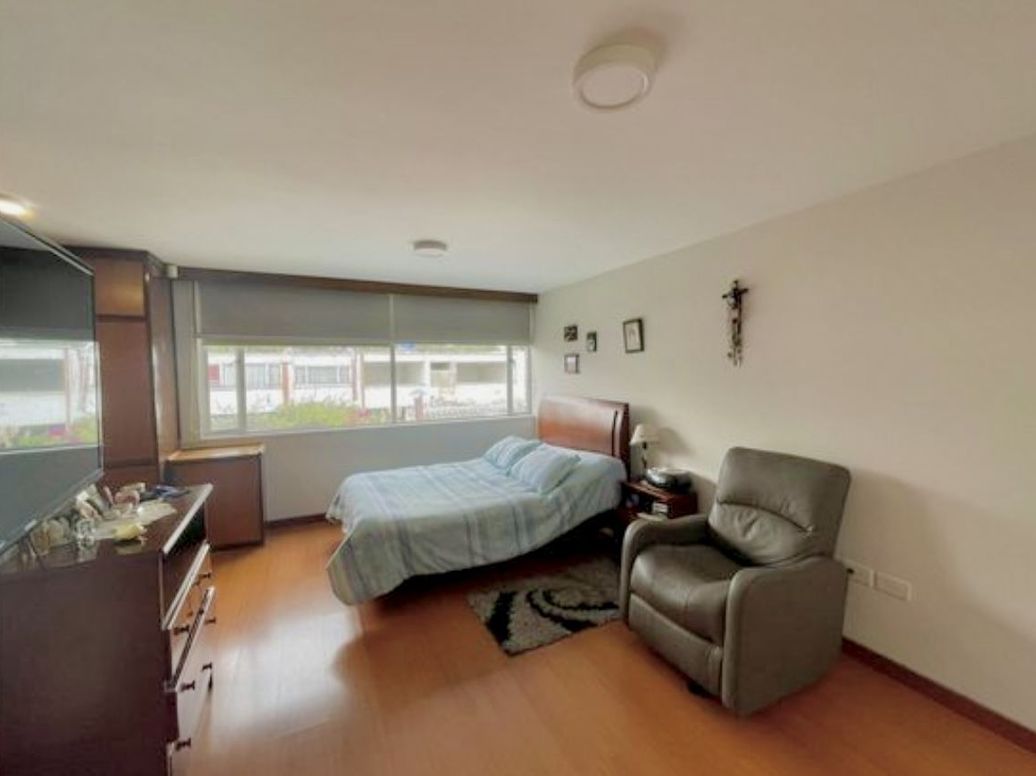 Casa de 5 alcobas en venta en Niza, Bogotá, 296 m² · foto 11 de 15