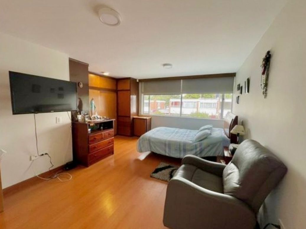 Casa de 5 alcobas en venta en Niza, Bogotá, 296 m² · foto 10 de 15