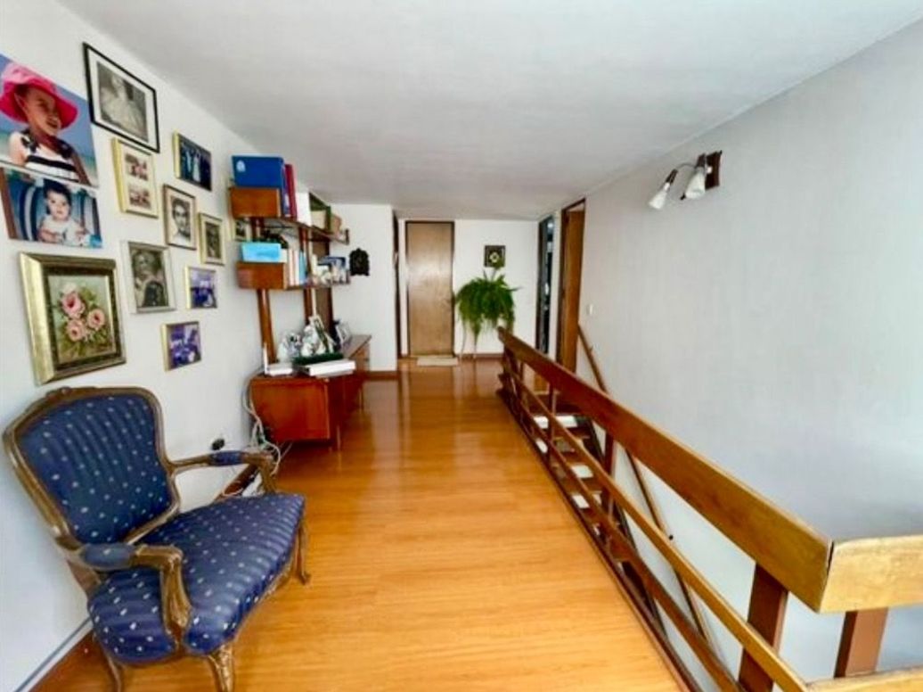 Casa de 5 alcobas en venta en Niza, Bogotá, 296 m² · foto 9 de 15