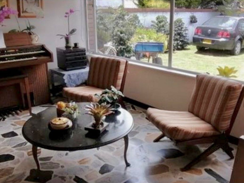 Casa de 5 alcobas en venta en Niza, Bogotá, 296 m² · foto 5 de 15