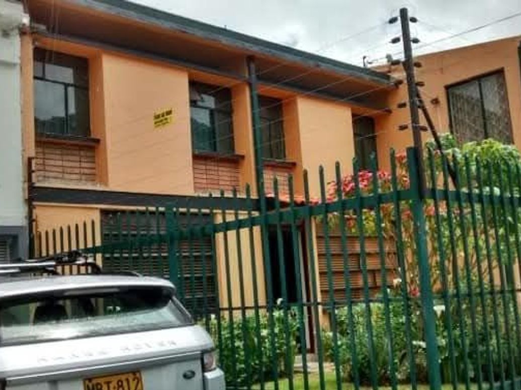 Casa de 5 alcobas en venta en Santa Barbara Oriental, Bogotá, 251 m² · foto 3 de 14