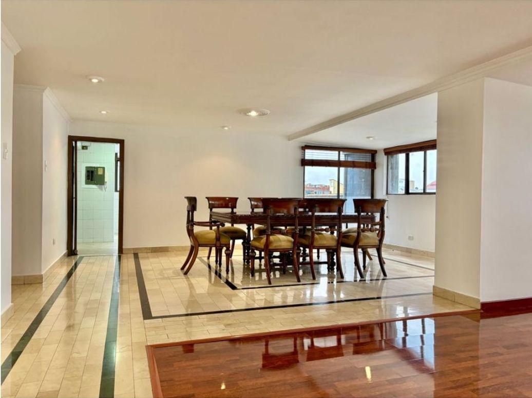 Apartamento de 3 alcobas en venta en Molinos Norte, Bogotá, 235 m² · foto 2 de 18