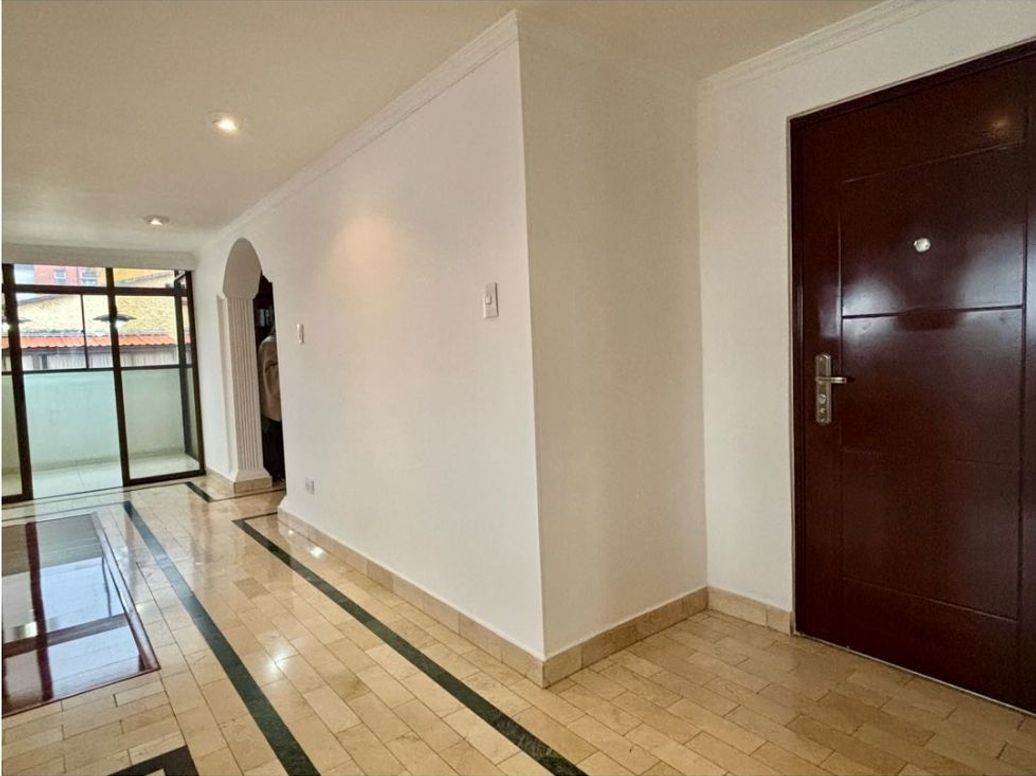 Apartamento de 3 alcobas en venta en Molinos Norte, Bogotá, 235 m² · foto 3 de 18