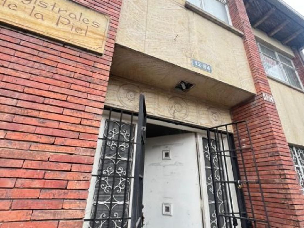 Casa de 6 alcobas en venta en Quinta Camacho, Bogotá, 256 m² · foto 8 de 13