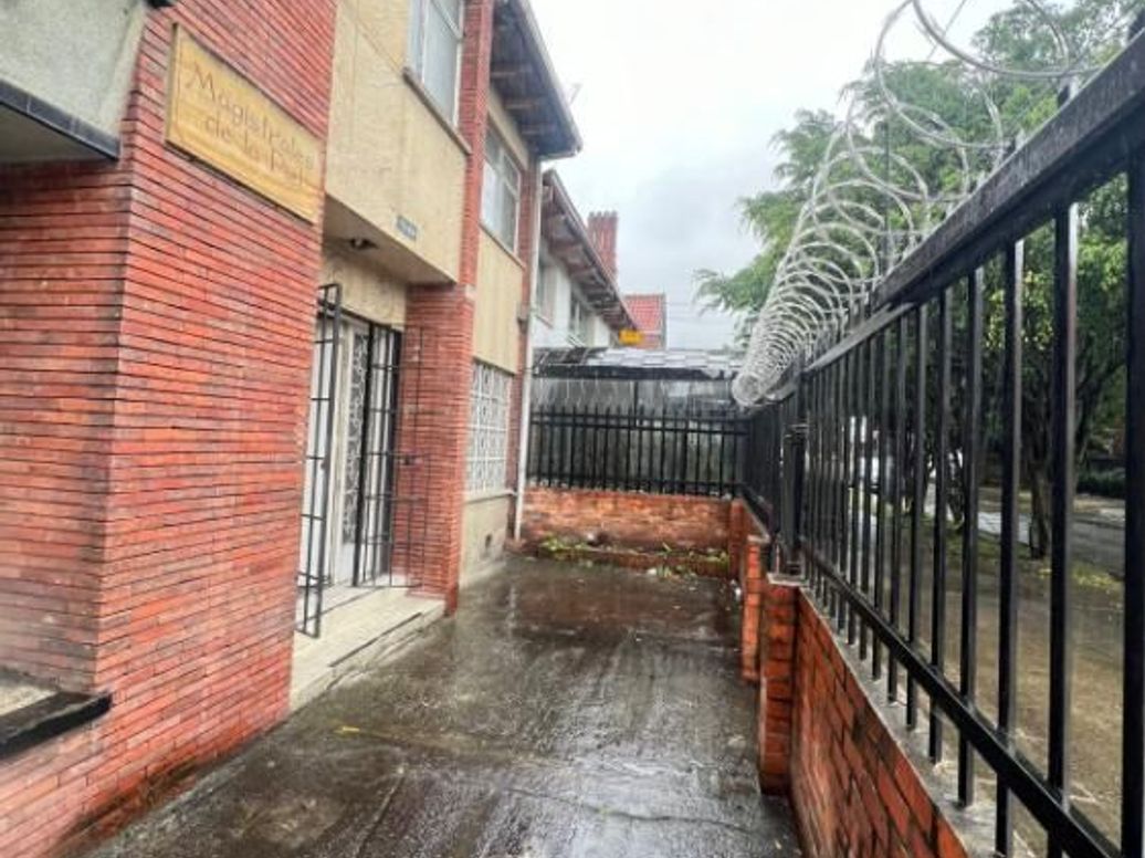 Casa de 6 alcobas en venta en Quinta Camacho, Bogotá, 256 m² · foto 9 de 13