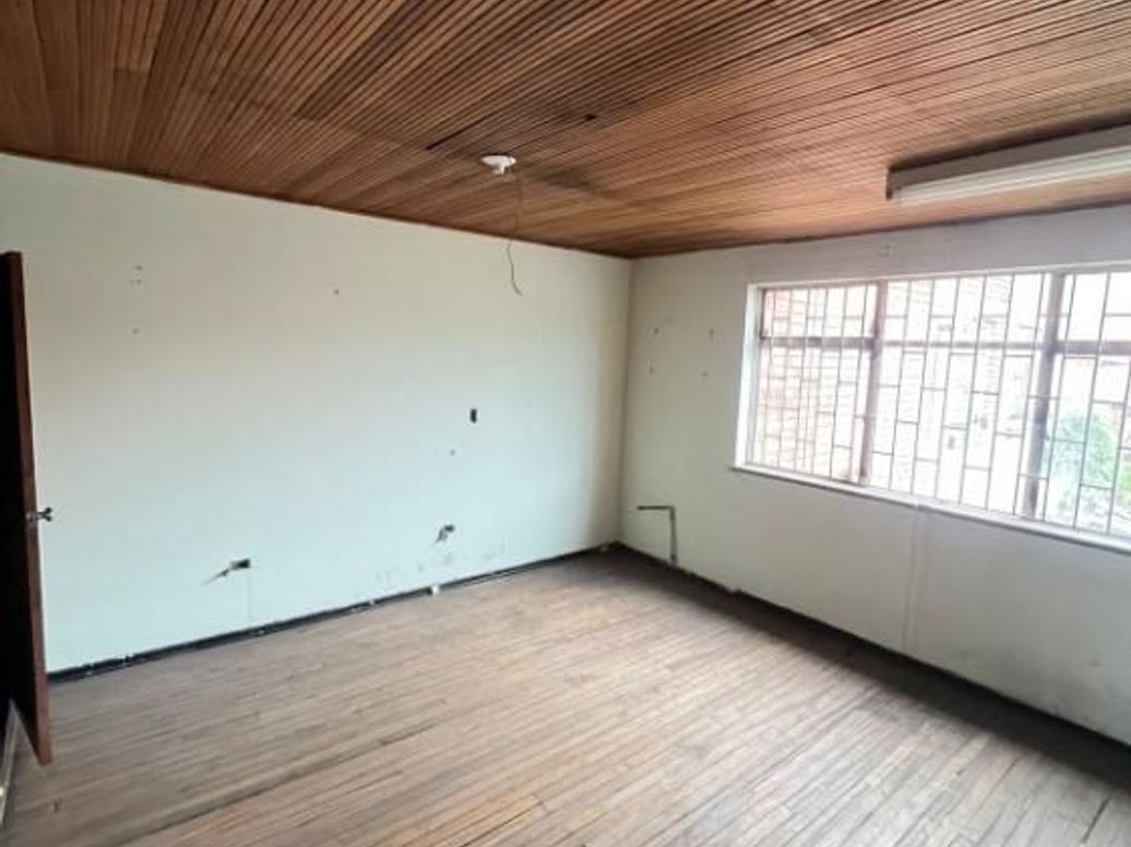 Casa de 6 alcobas en venta en Quinta Camacho, Bogotá, 256 m² · foto 7 de 13