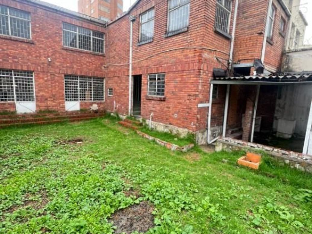 Casa de 6 alcobas en venta en Quinta Camacho, Bogotá, 256 m² · foto 11 de 13