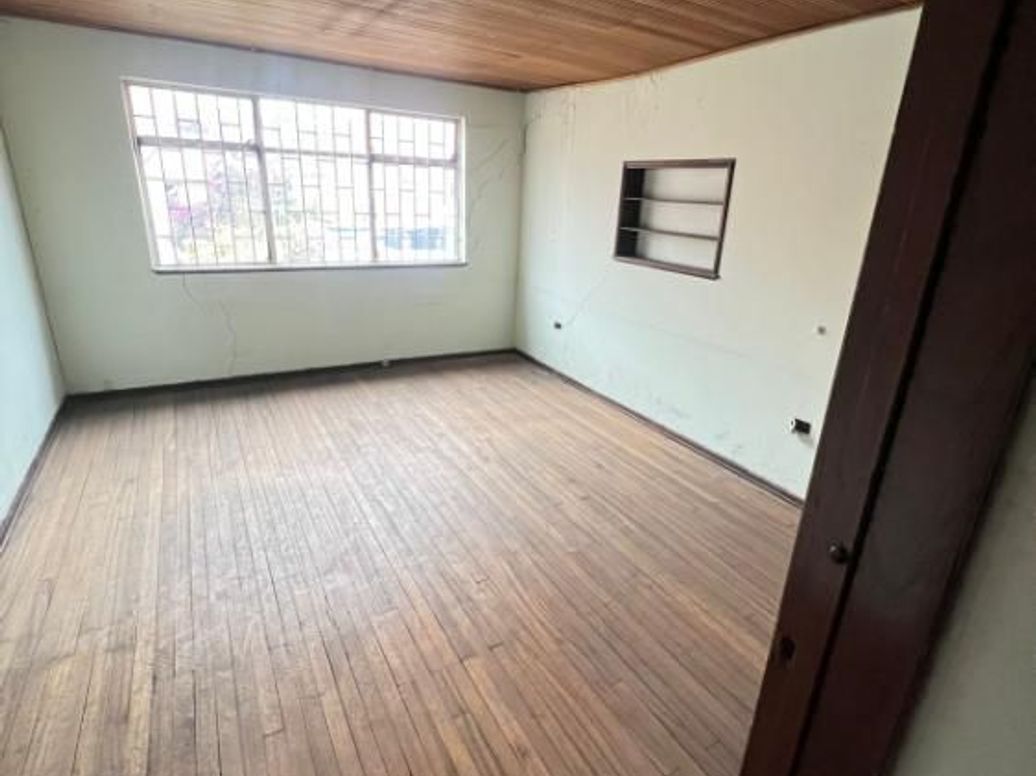 Casa de 6 alcobas en venta en Quinta Camacho, Bogotá, 256 m² · foto 6 de 13