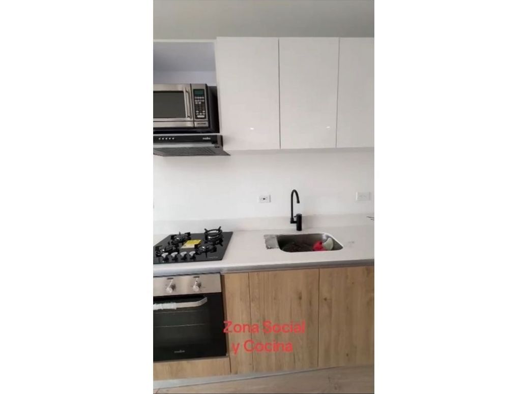 Apartamento de 2 alcobas en venta en Chico Norte Et. Iii, Bogotá, 68 m² · foto 3 de 13