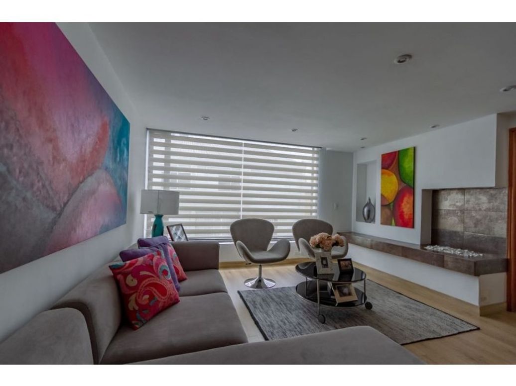 Apartamento de 3 alcobas en venta en Santa Barbara Central, Bogotá, 160 m² · foto 2 de 20